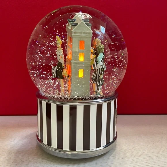 henri bendel snow globe Diamonds are a Girls Best Friend Lights Up - Picture 4 of 7